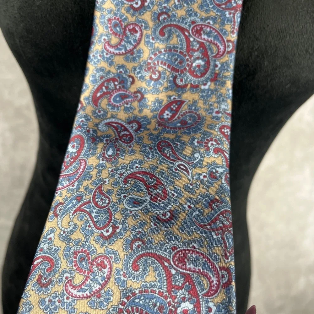 Vtg Benchmark Necktie Red Blue Paisleys‎ Thick Silk Blend Business Mens Tie USA